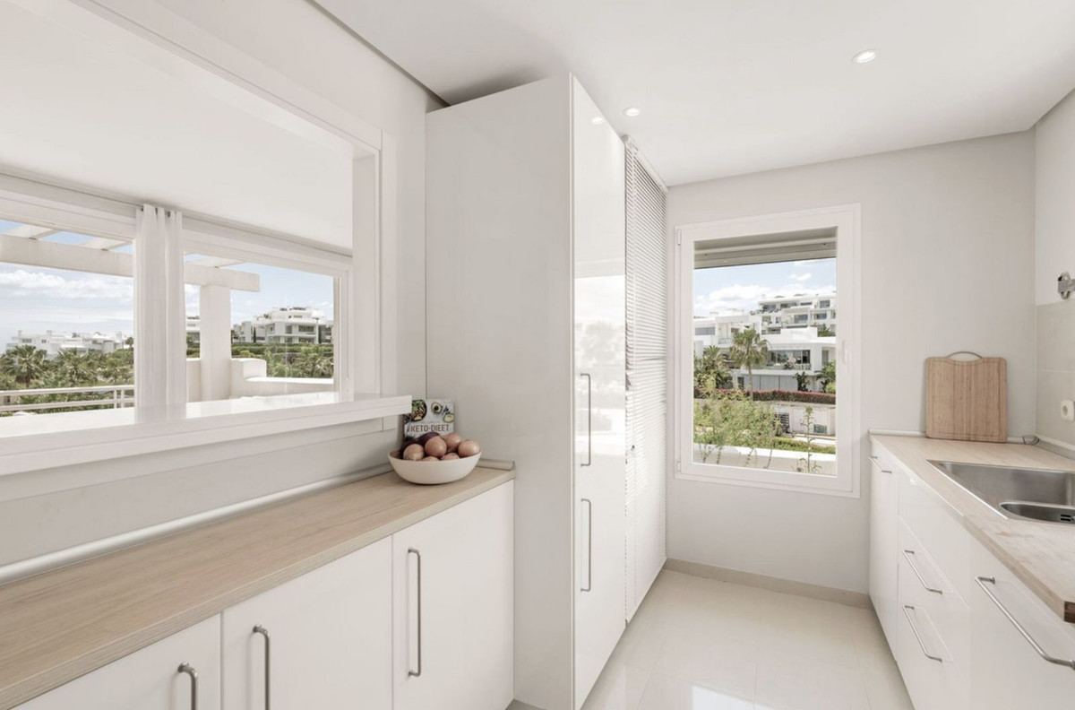 Te koop Middle Floor Apartment Costa Del Sol Casares € 440.000,-