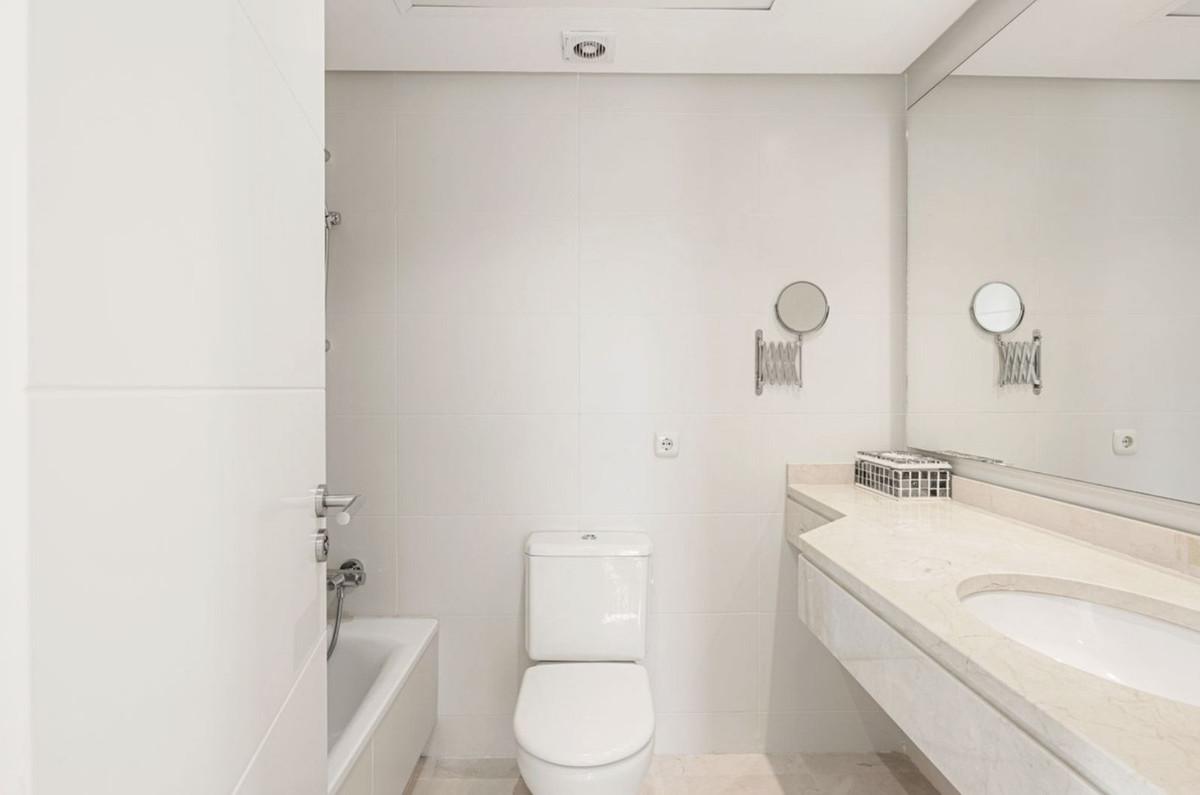 Te koop Middle Floor Apartment Costa Del Sol Casares € 440.000,-