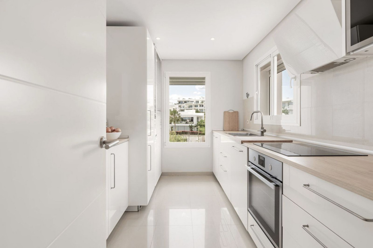 Te koop Middle Floor Apartment Costa Del Sol Casares € 440.000,-