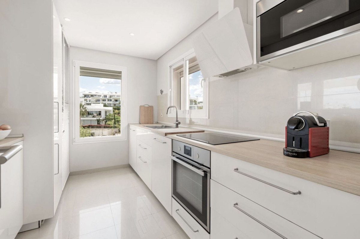 Te koop Middle Floor Apartment Costa Del Sol Casares € 440.000,-