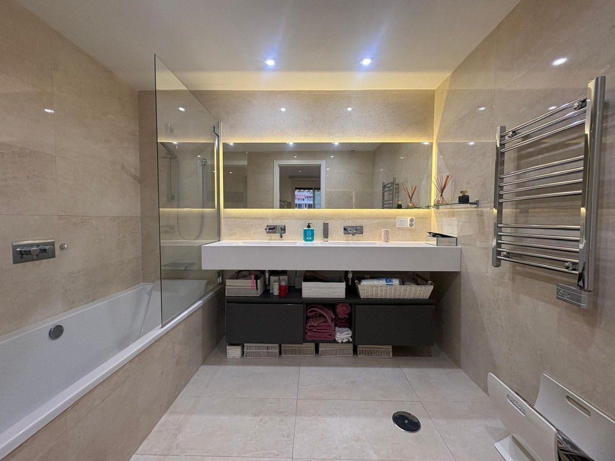 Te koop Middle Floor Apartment Costa Del Sol Marbella € 1.100.000,-