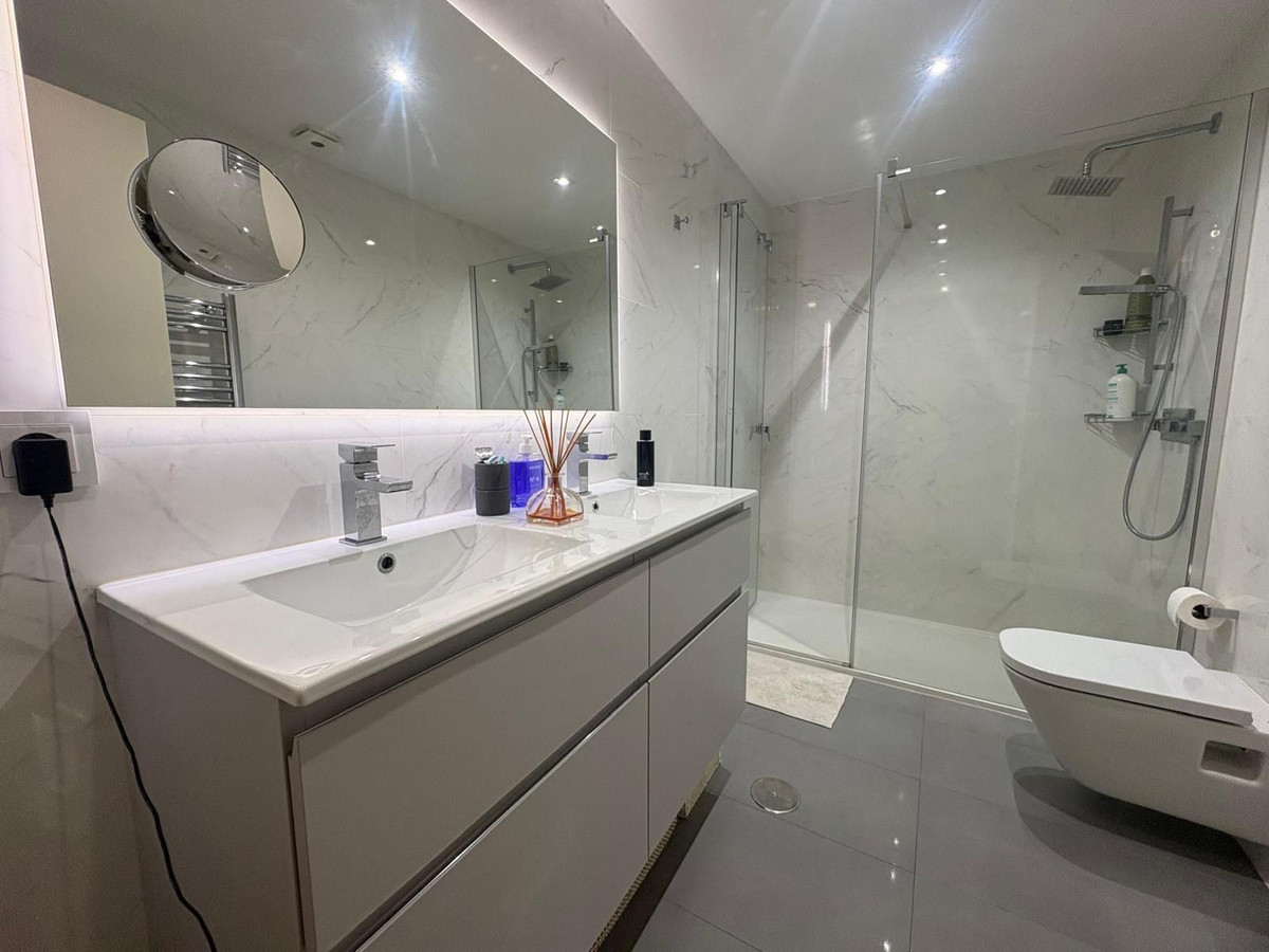 Te koop Middle Floor Apartment Costa Del Sol Marbella € 1.100.000,-