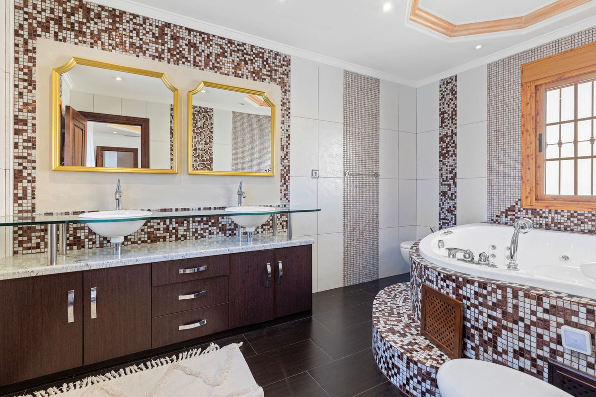 Te koop Vrijstaande Villa Costa Del Sol Las Lagunas € 375.000,-