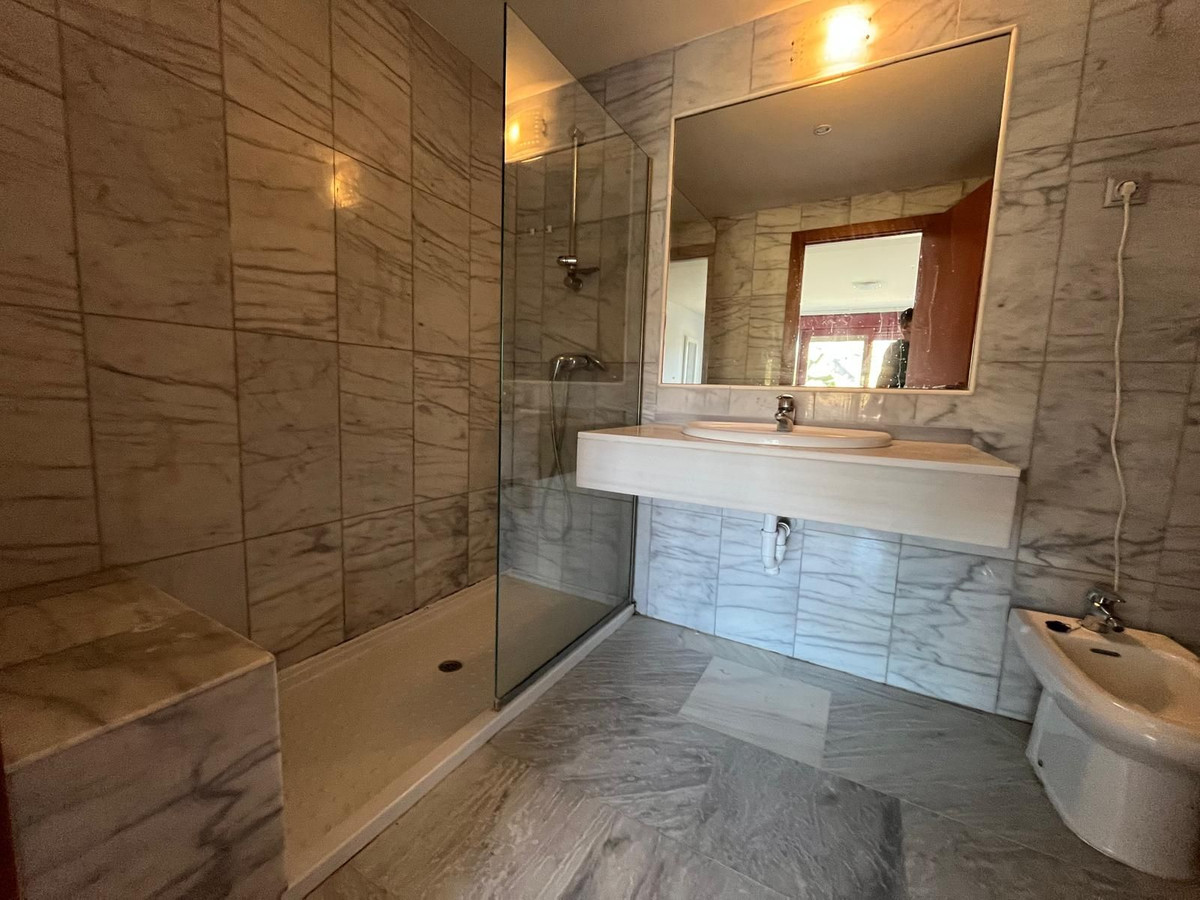 Te koop Middle Floor Apartment Costa Del Sol Estepona € 260.000,-