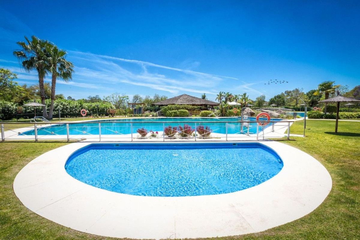 Te koop Middle Floor Apartment Costa Del Sol Estepona € 260.000,-