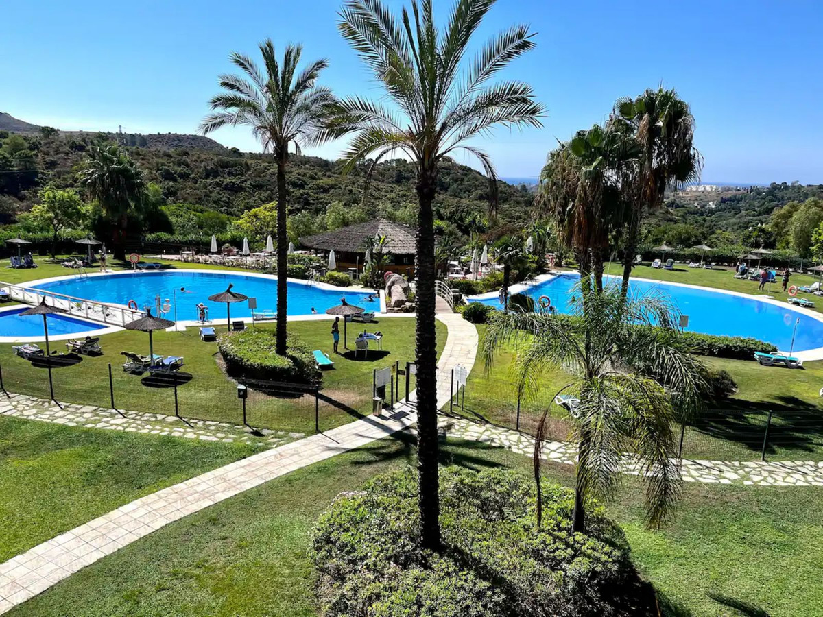 Te koop Middle Floor Apartment Costa Del Sol Estepona € 260.000,-