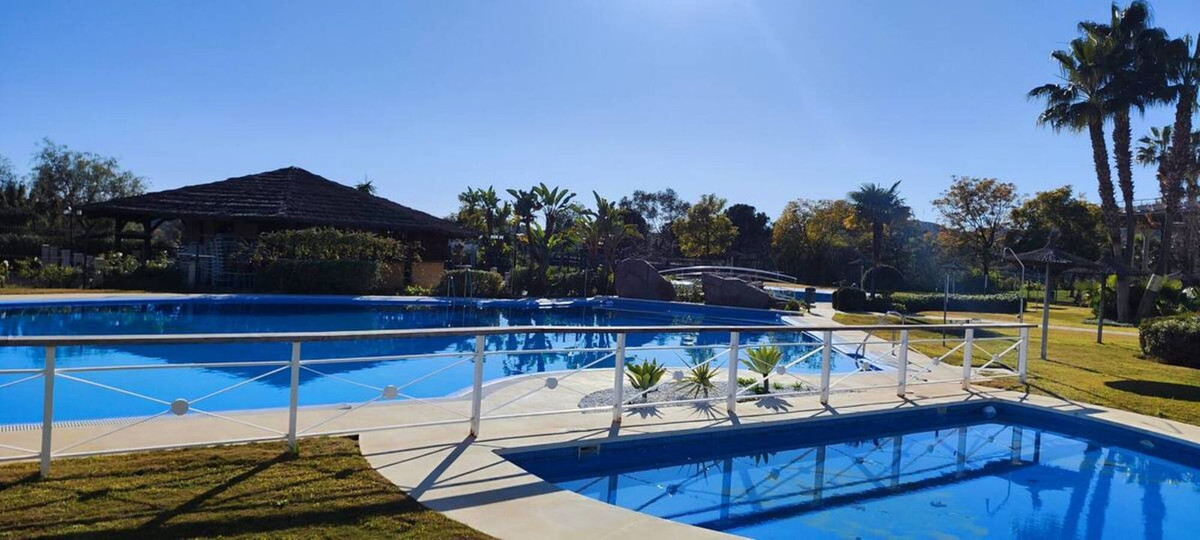 Te koop Middle Floor Apartment Costa Del Sol Estepona € 260.000,-