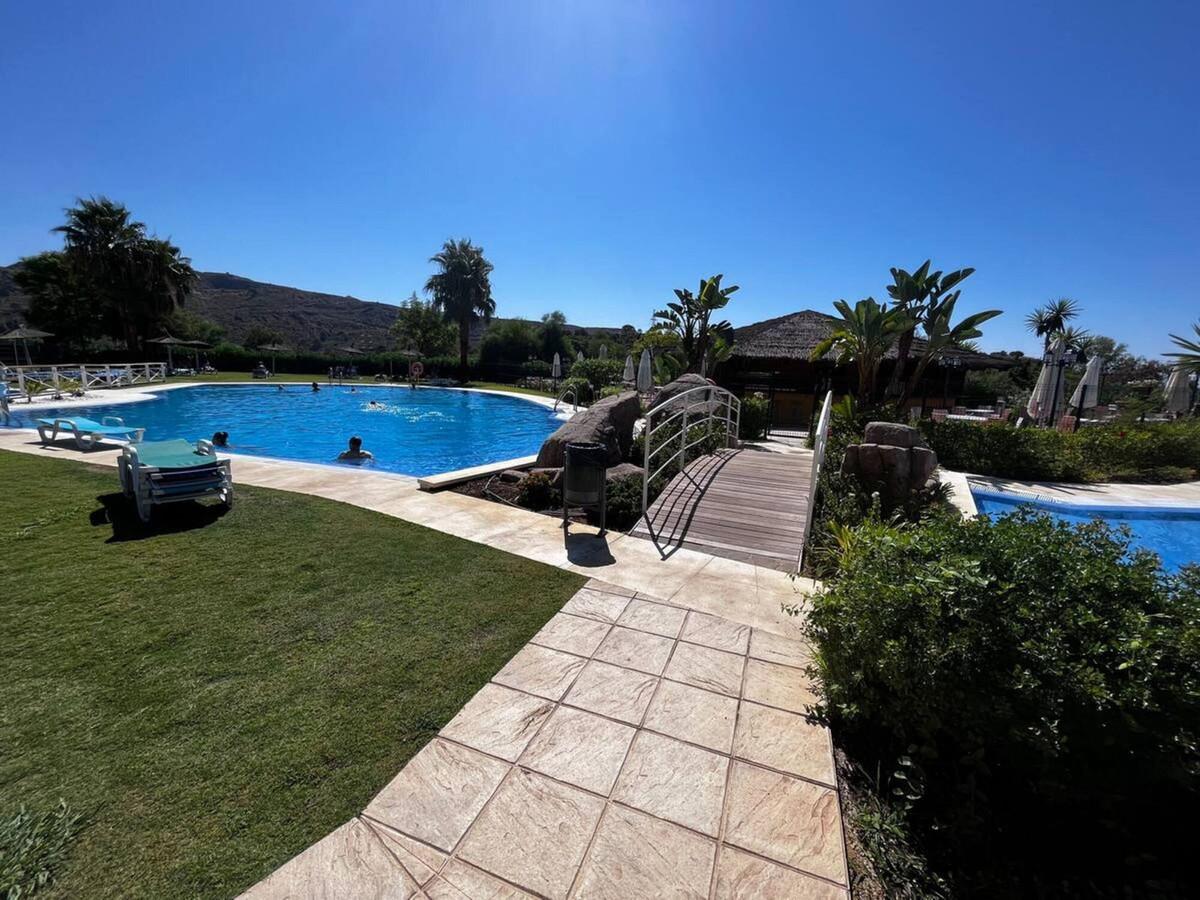 Te koop Middle Floor Apartment Costa Del Sol Estepona € 260.000,-