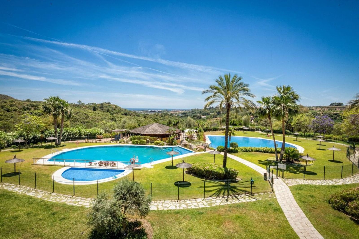 Te koop Middle Floor Apartment Costa Del Sol Estepona € 260.000,-