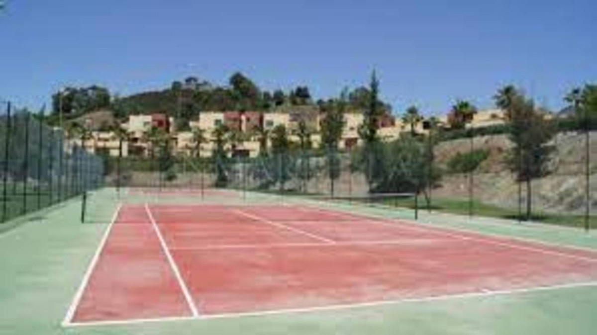 Te koop Middle Floor Apartment Costa Del Sol Estepona € 260.000,-