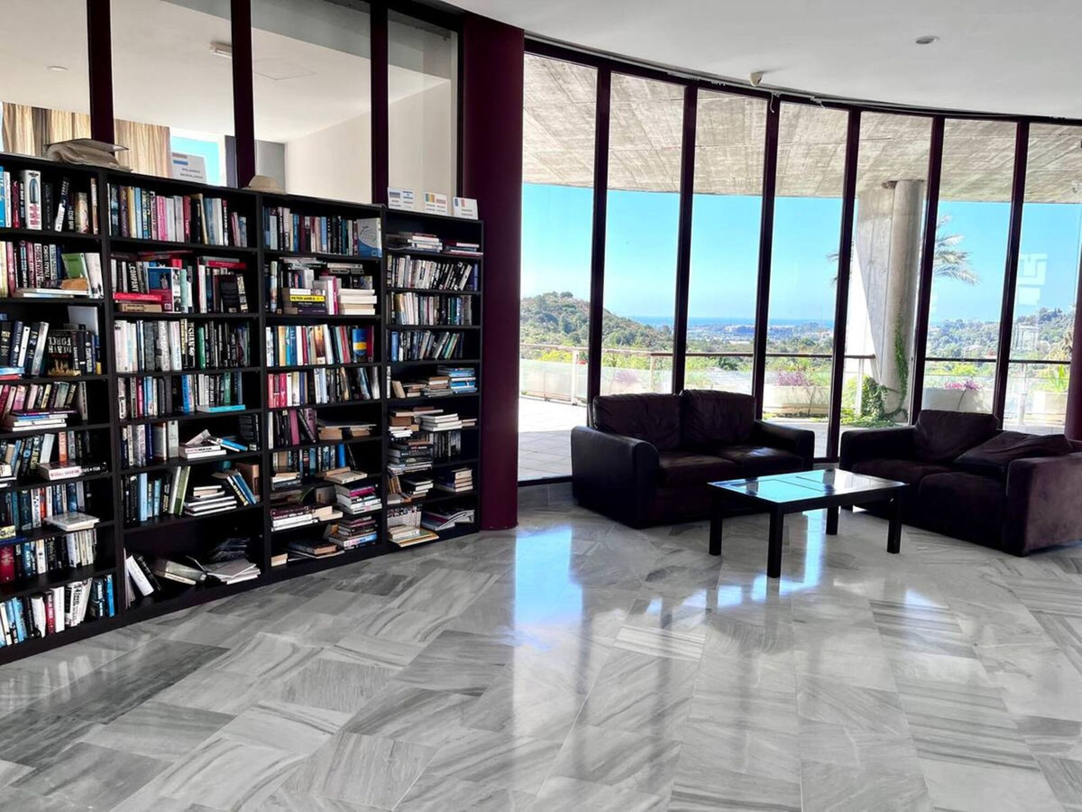 Te koop Middle Floor Apartment Costa Del Sol Estepona € 260.000,-