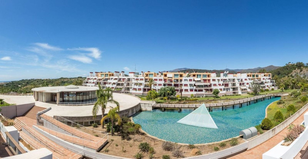 Te koop Middle Floor Apartment Costa Del Sol Estepona € 260.000,-