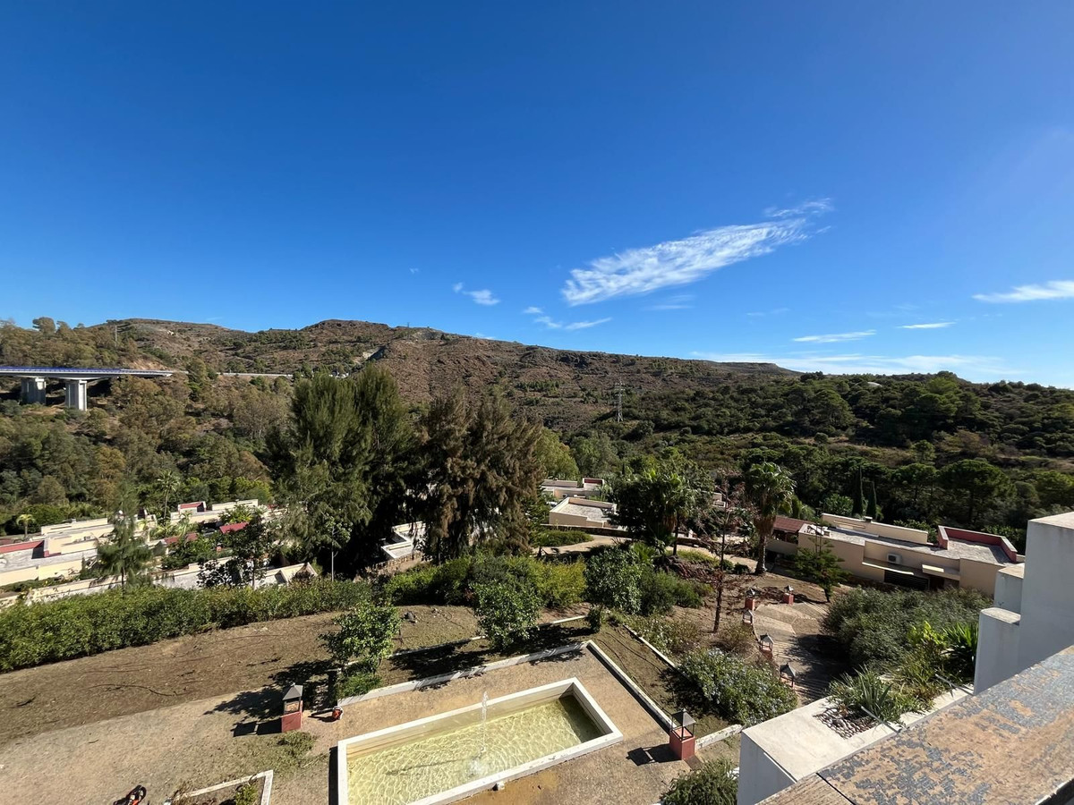 Te koop Middle Floor Apartment Costa Del Sol Estepona € 260.000,-