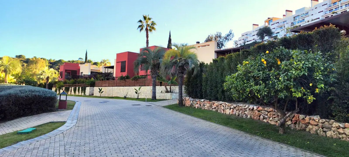Te koop Middle Floor Apartment Costa Del Sol Estepona € 260.000,-