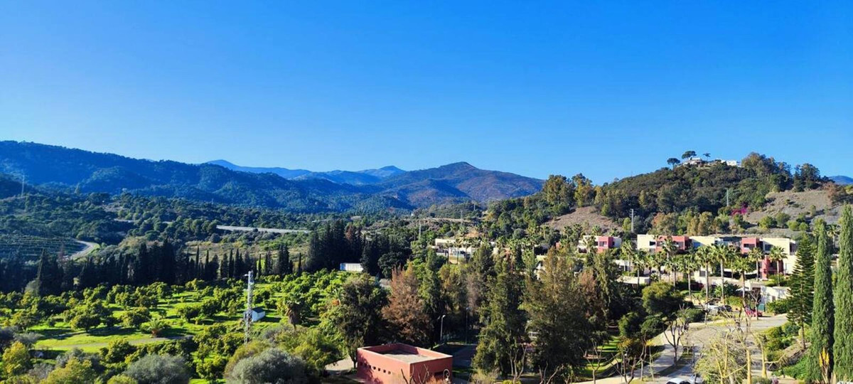 Te koop Middle Floor Apartment Costa Del Sol Estepona € 260.000,-