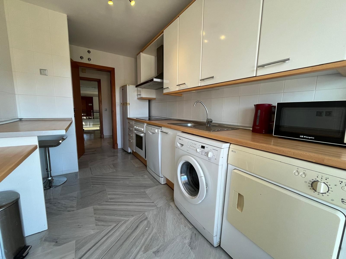 Te koop Middle Floor Apartment Costa Del Sol Estepona € 260.000,-