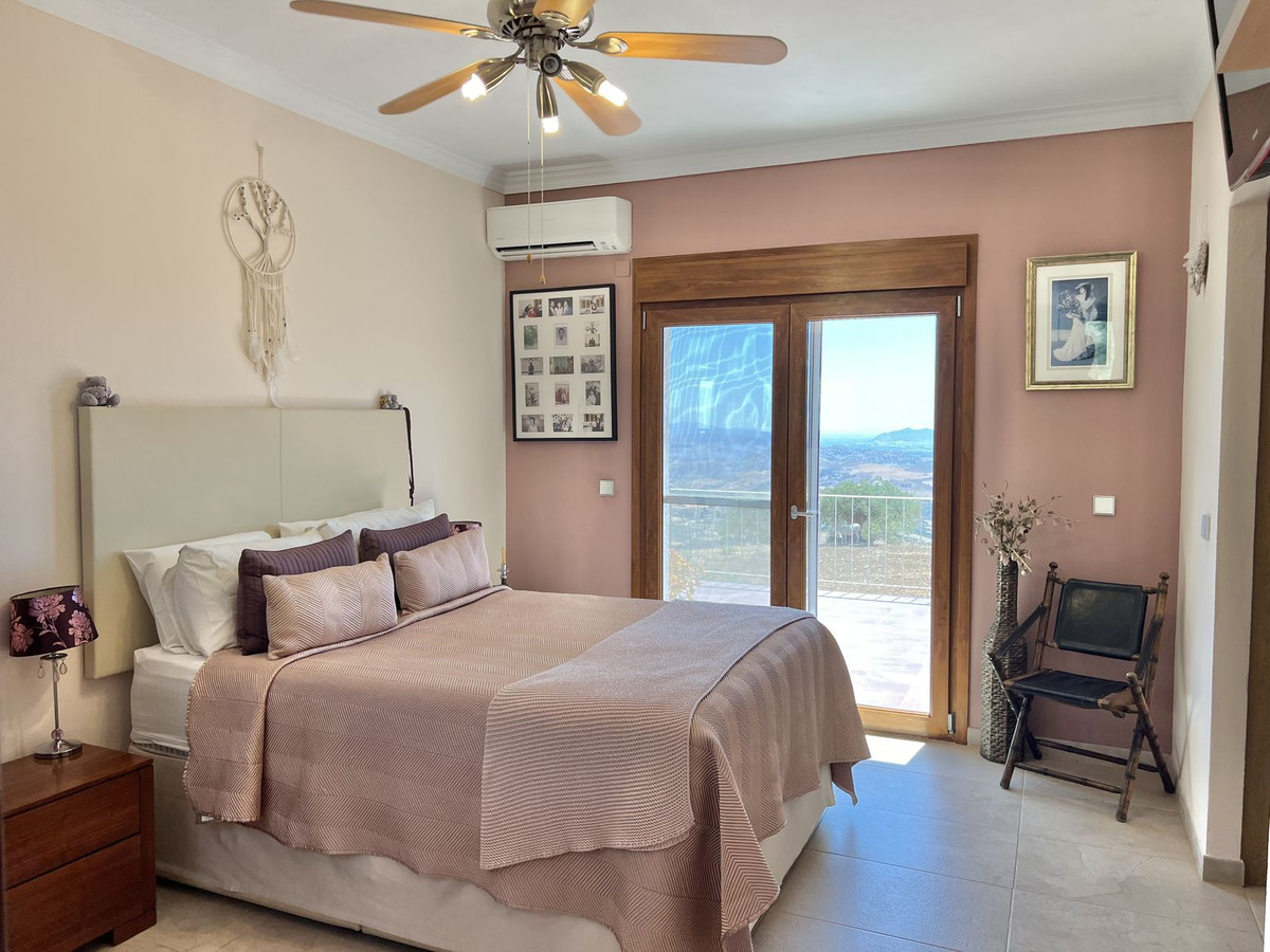 Te koop Finca - Cortijo Costa Del Sol Casarabonela € 575.000,-