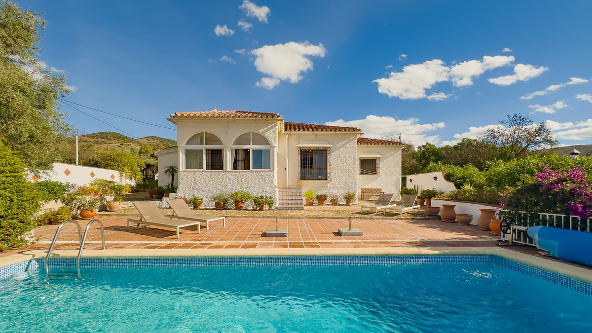 Te koop Vrijstaande Villa Costa Del Sol Almogía € 320.000,-