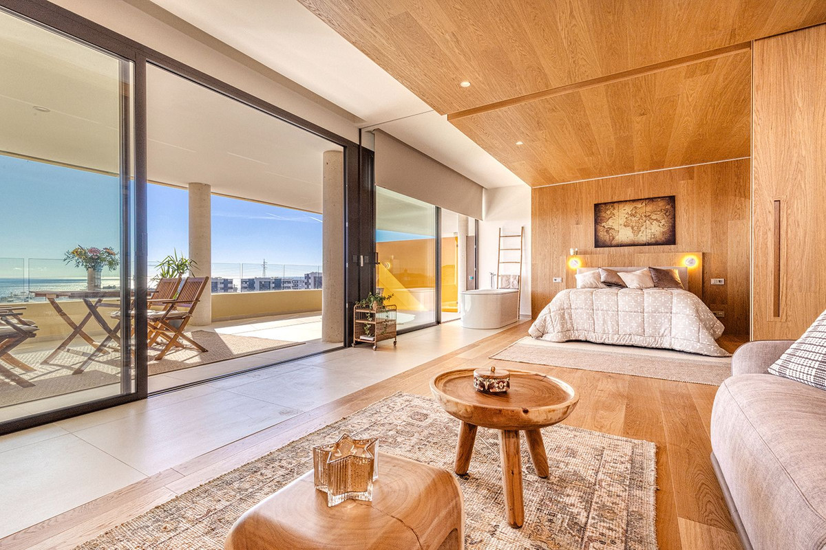 Te koop Middle Floor Apartment Costa Del Sol Higueron € 850.000,-