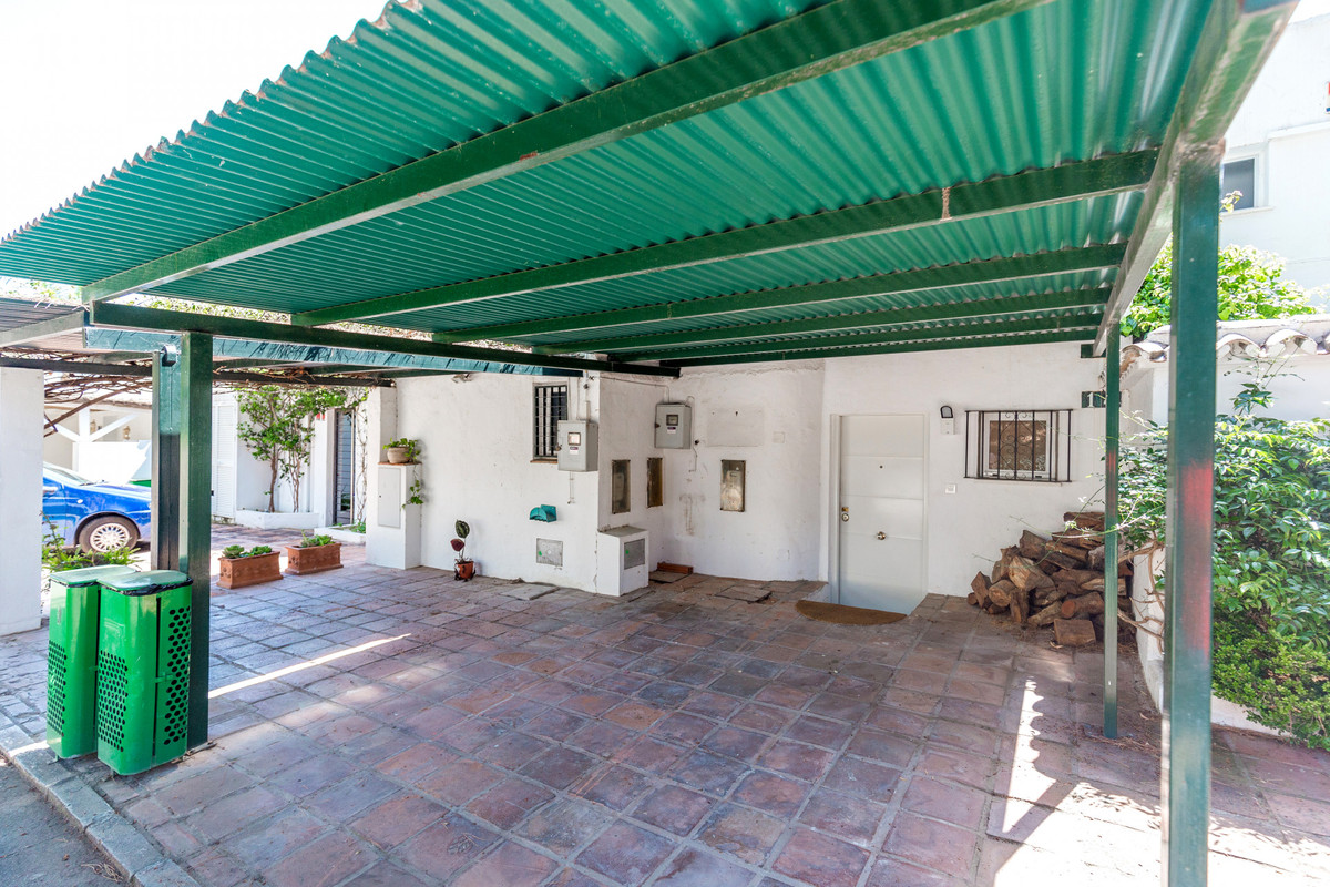 Te koop Herenhuis Costa Del Sol Nueva Andalucía € 745.000,-