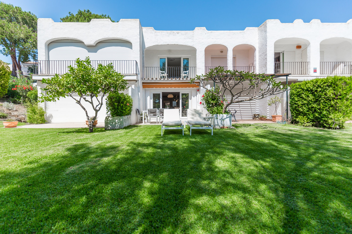 Te koop Herenhuis Costa Del Sol Nueva Andalucía € 745.000,-