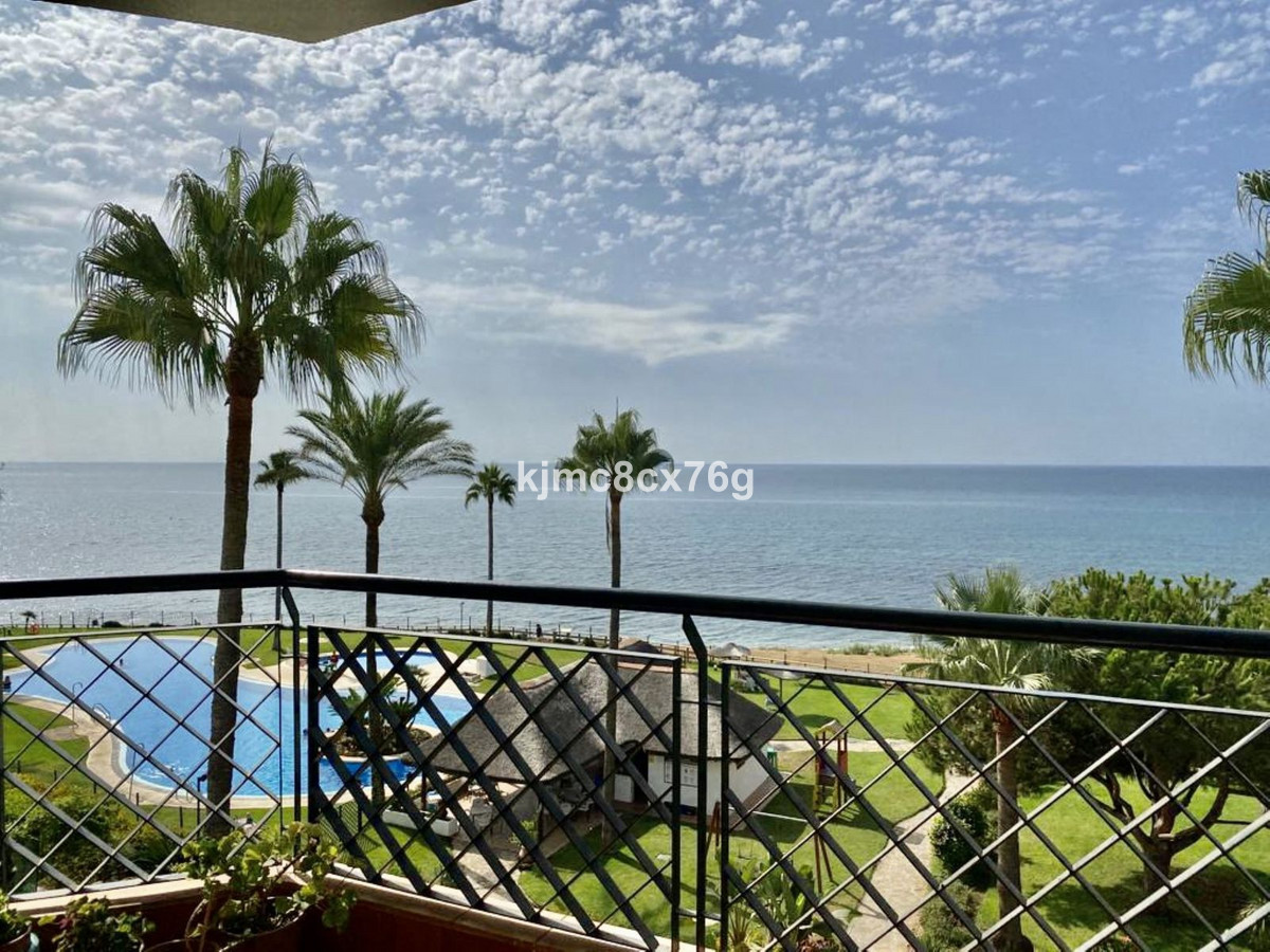 Te koop Middle Floor Apartment Costa Del Sol Calahonda € 925.000,-