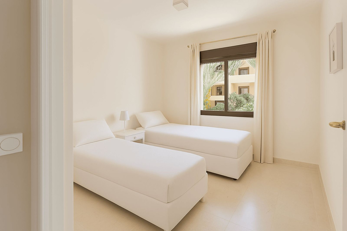 Te koop Middle Floor Apartment Costa Del Sol La Duquesa € 260.000,-