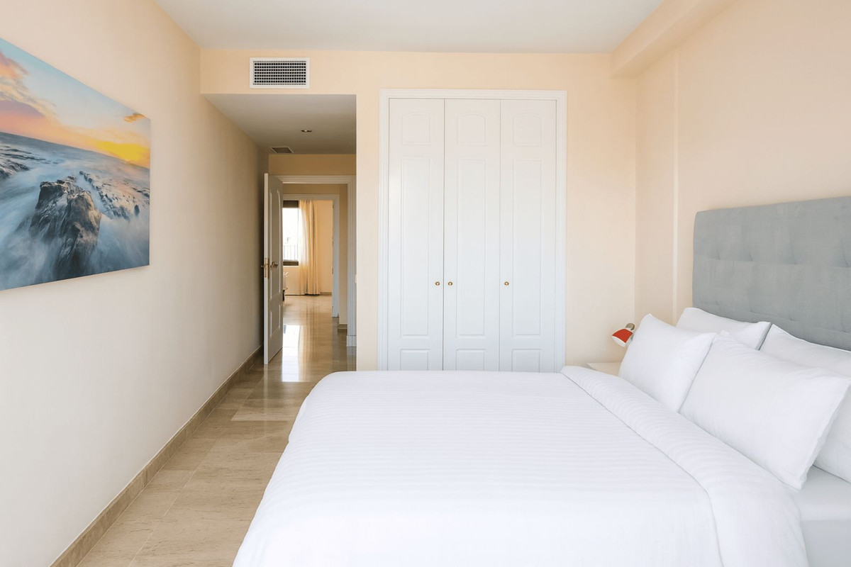 Te koop Middle Floor Apartment Costa Del Sol La Duquesa € 260.000,-