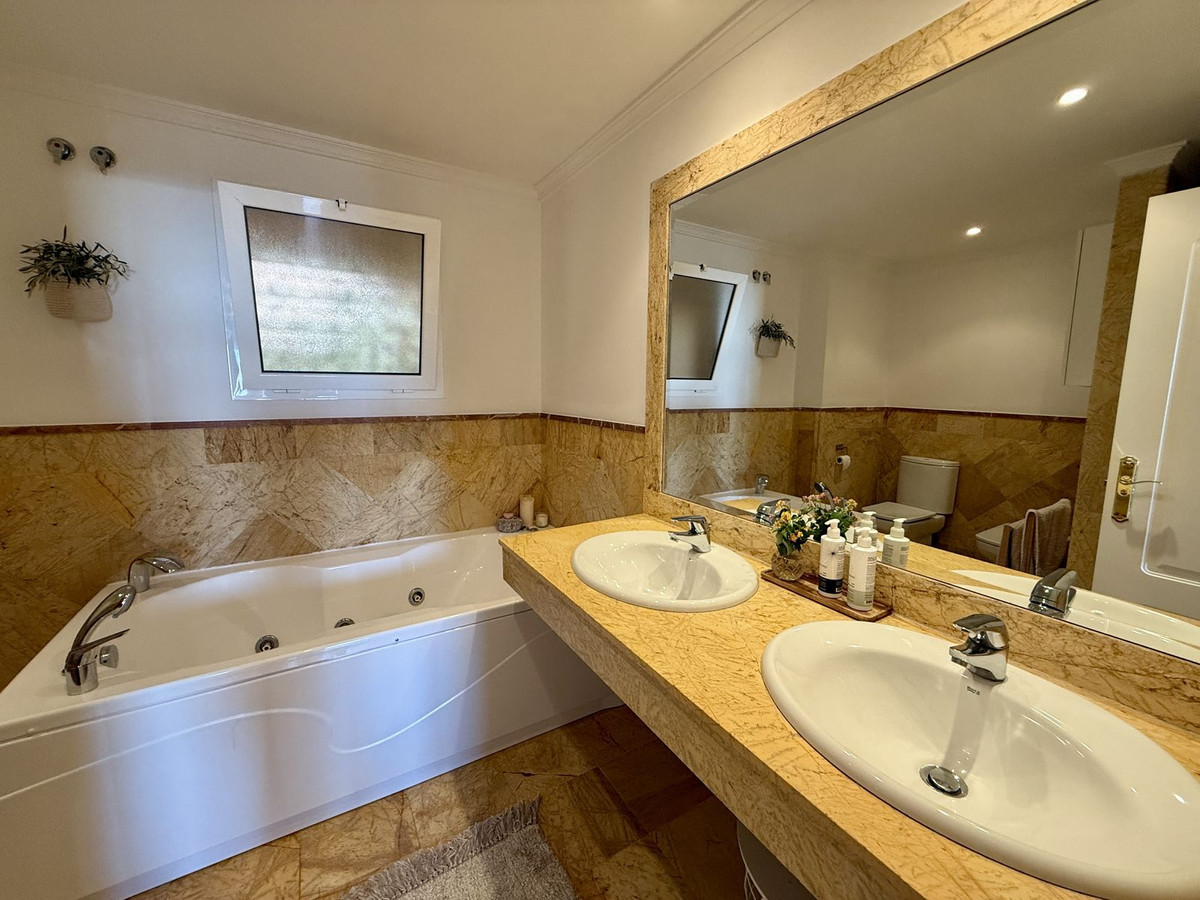 Te koop Middle Floor Apartment Costa Del Sol Torrequebrada € 440.000,-