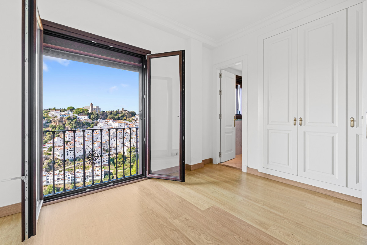 Te koop Herenhuis Costa Del Sol Casares € 410.000,-