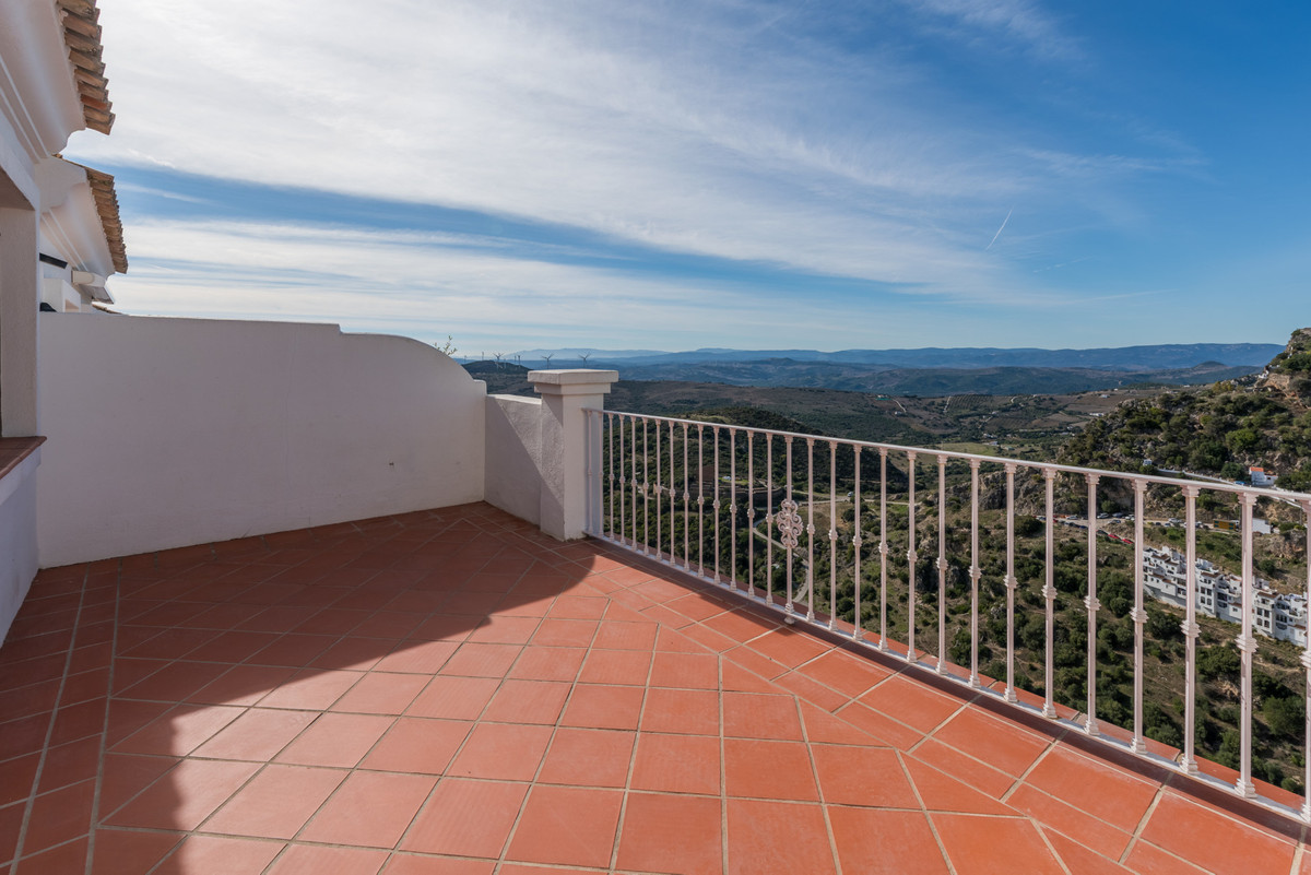 Te koop Herenhuis Costa Del Sol Casares € 410.000,-