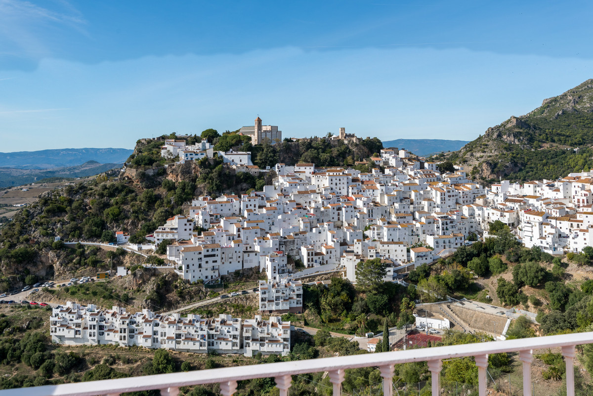 Te koop Herenhuis Costa Del Sol Casares € 410.000,-