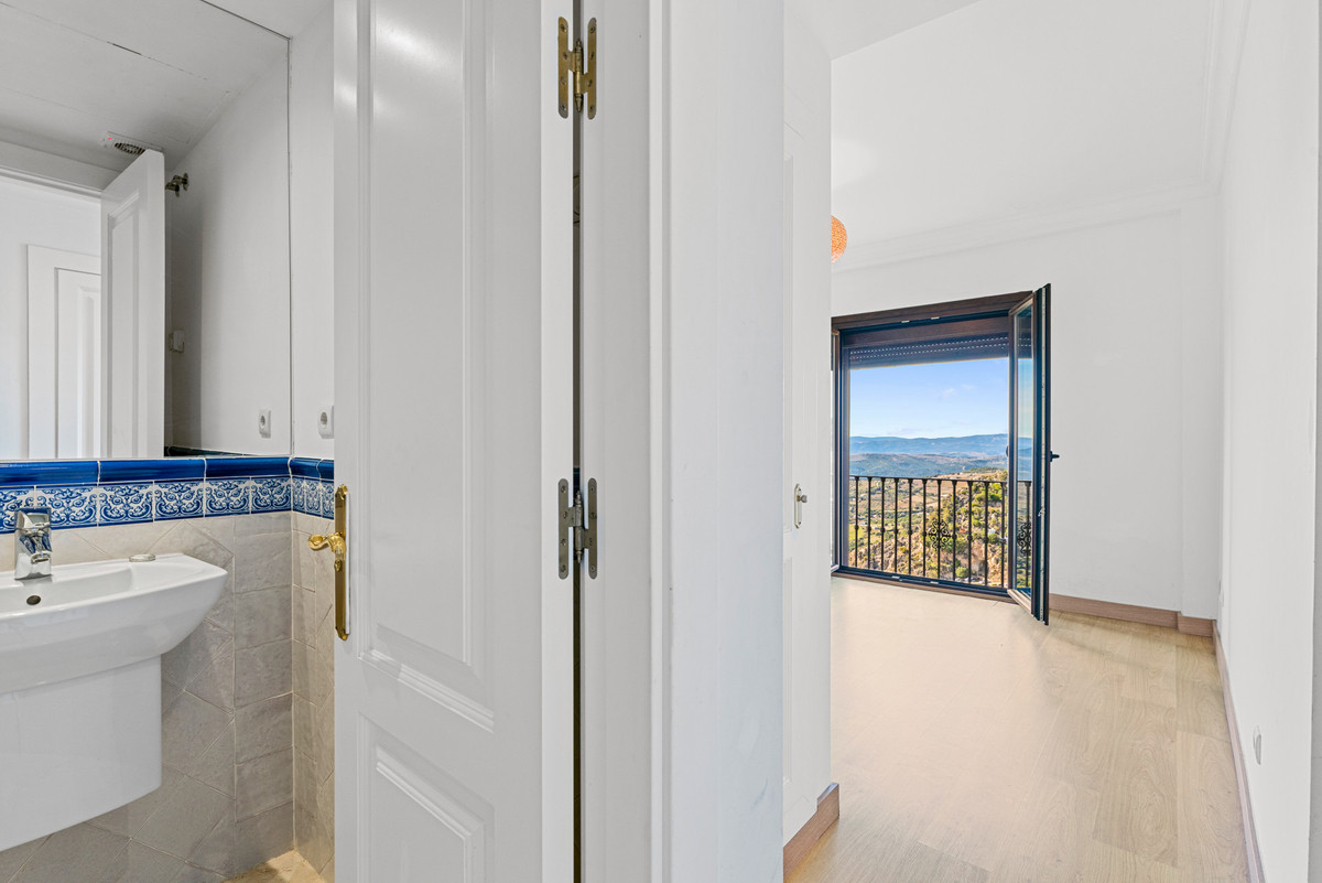 Te koop Herenhuis Costa Del Sol Casares € 410.000,-