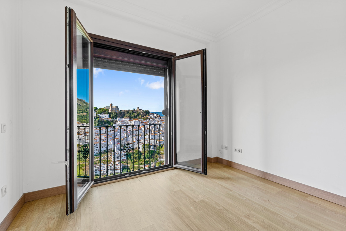 Te koop Herenhuis Costa Del Sol Casares € 410.000,-