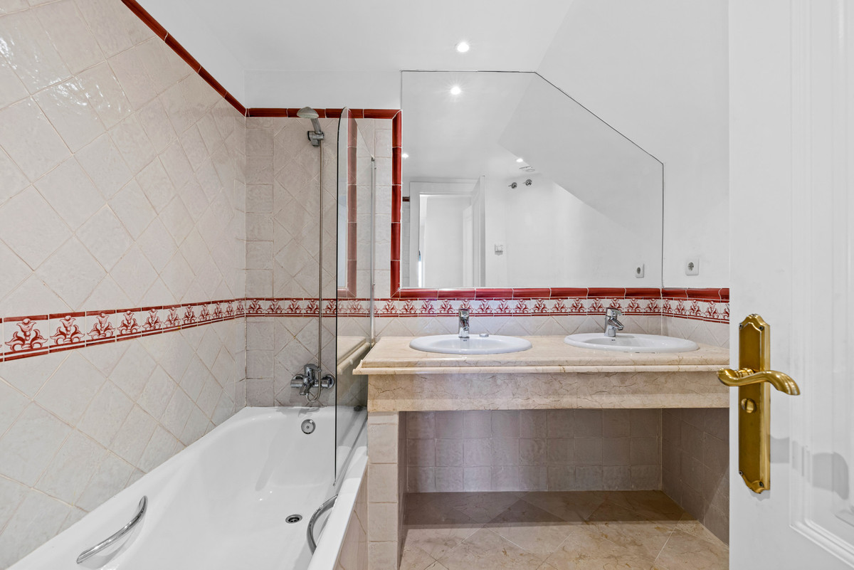 Te koop Herenhuis Costa Del Sol Casares € 410.000,-