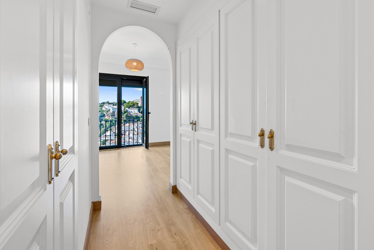 Te koop Herenhuis Costa Del Sol Casares € 410.000,-