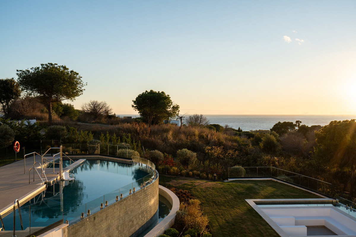 Te koop Middle Floor Apartment Costa Del Sol Artola € 1.995.000,-