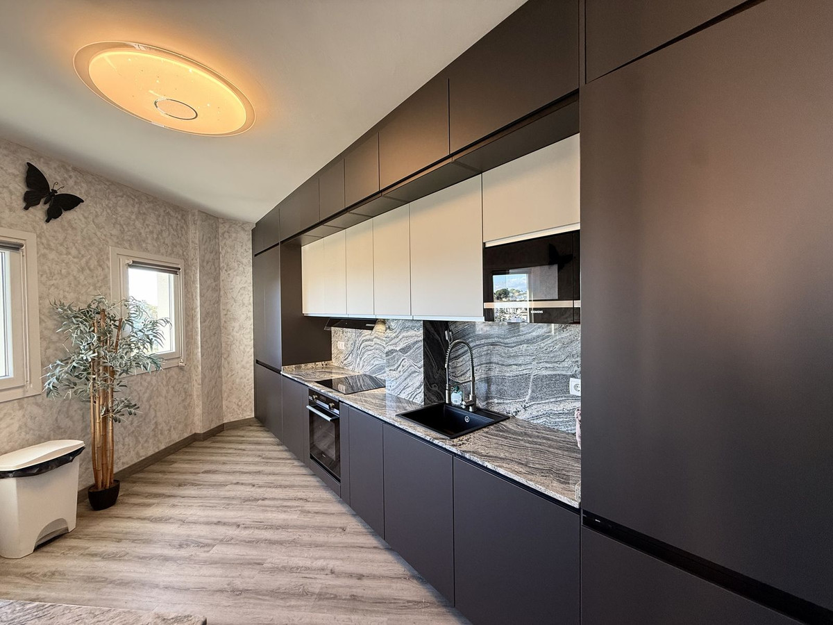 Te koop Middle Floor Apartment Costa Del Sol Estepona € 590.000,-