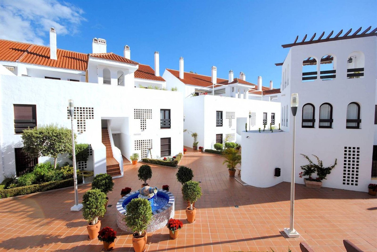 Te koop Gelijkvloers appartement Costa Del Sol Aloha € 650.000,-
