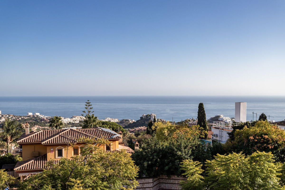 Te koop Middle Floor Apartment Costa Del Sol Benalmadena Pueblo € 339.000,-