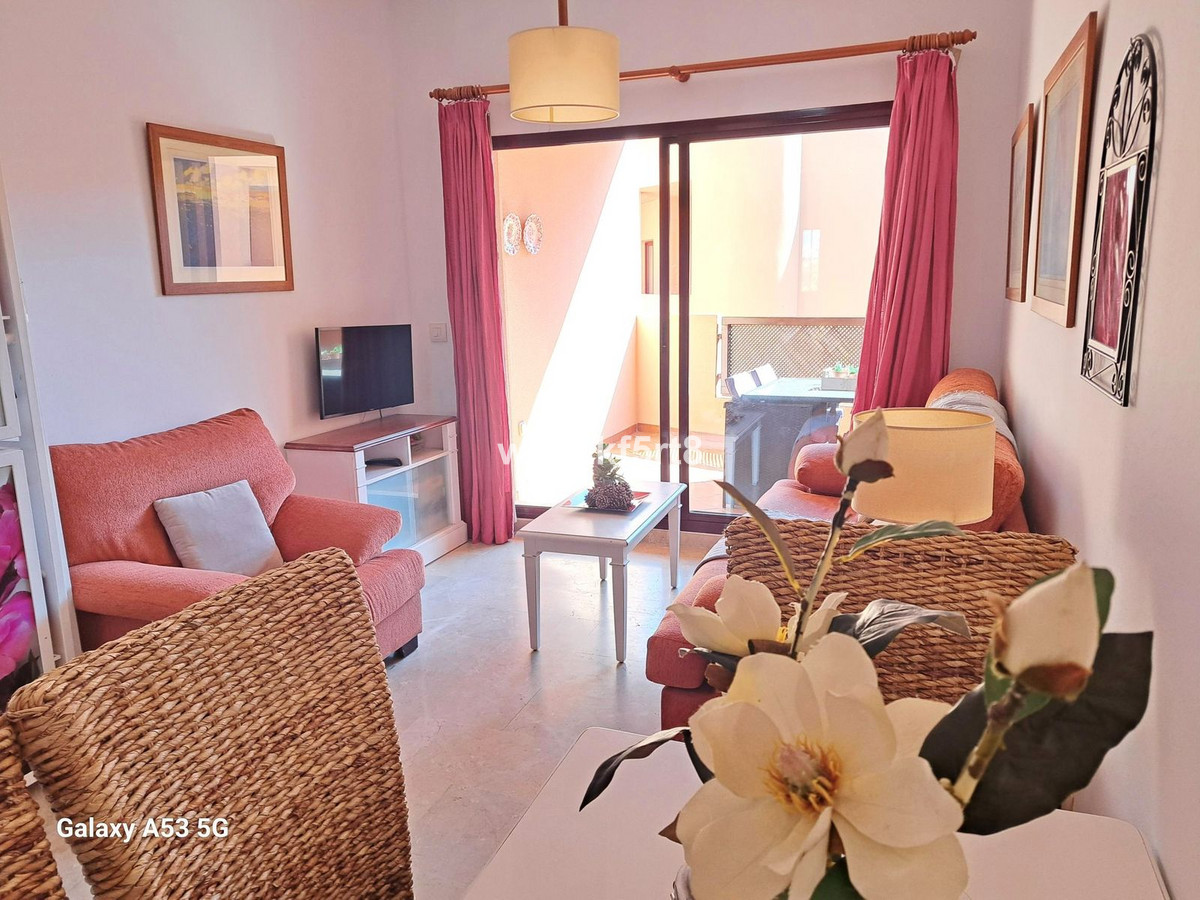 Te koop Middle Floor Apartment Costa Del Sol La Duquesa € 180.000,-