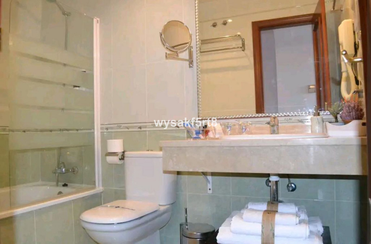 Te koop Middle Floor Apartment Costa Del Sol La Duquesa € 180.000,-