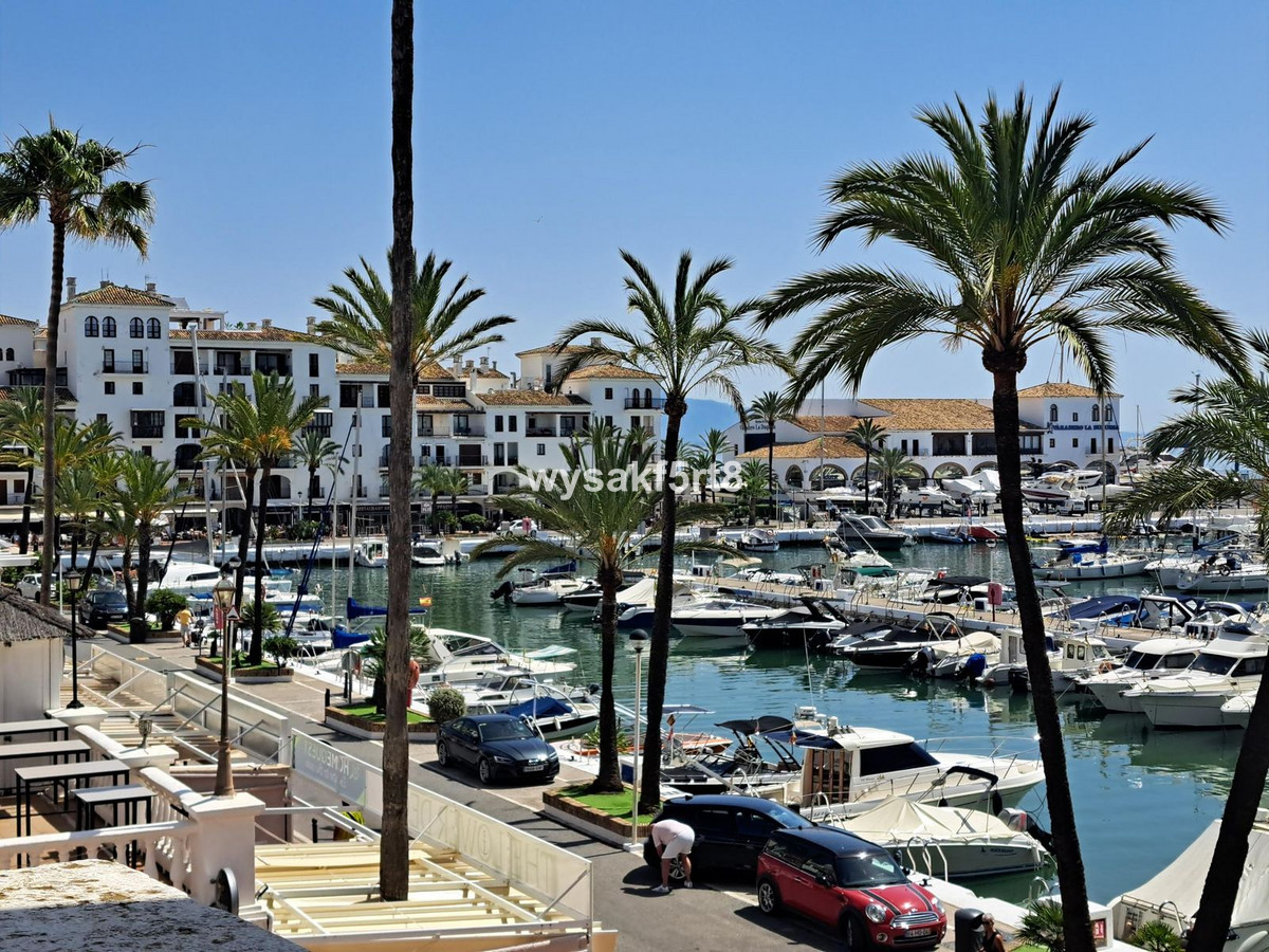 Te koop Middle Floor Apartment Costa Del Sol La Duquesa € 180.000,-
