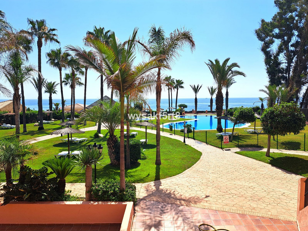 Te koop Middle Floor Apartment Costa Del Sol La Duquesa € 180.000,-