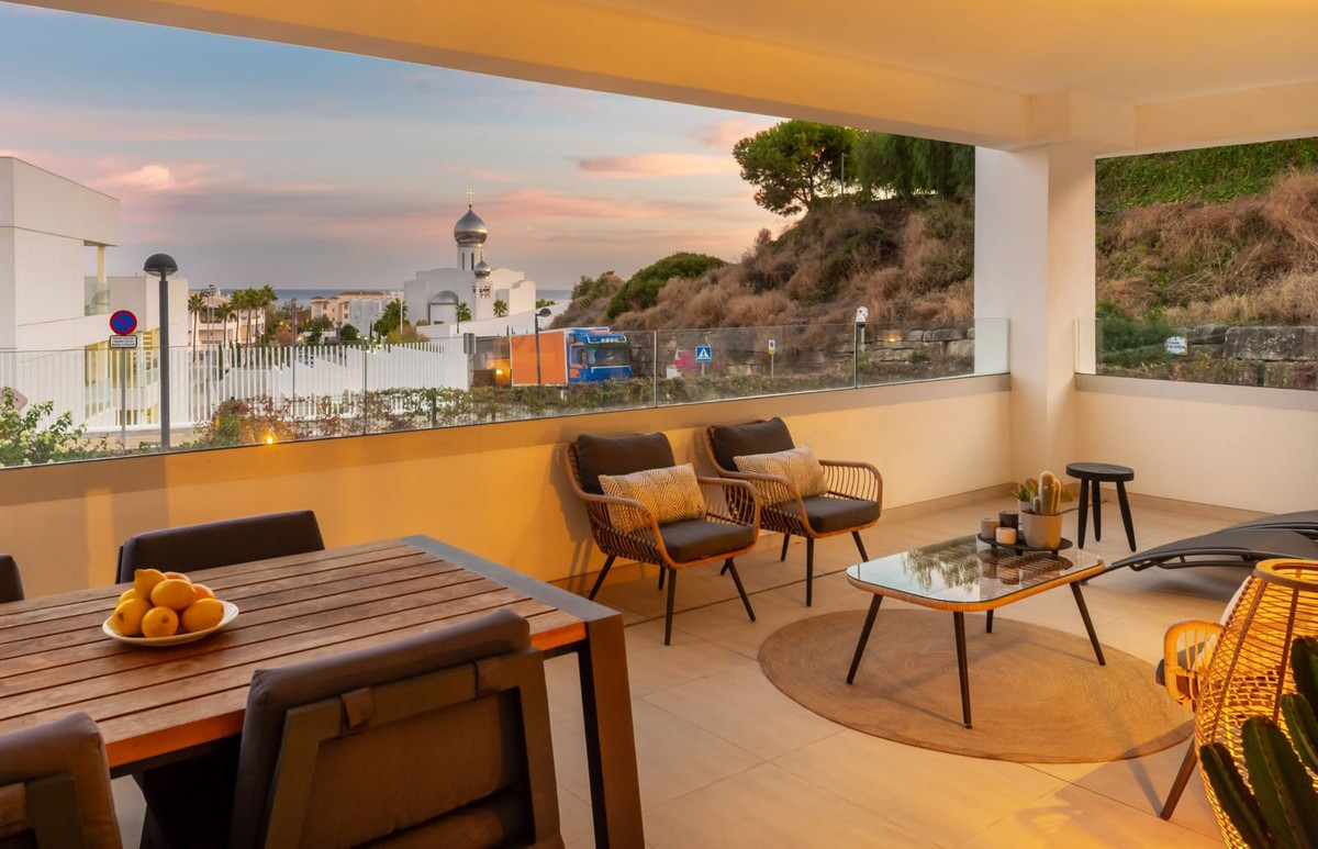 Te koop Middle Floor Apartment Costa Del Sol Estepona € 599.000,-