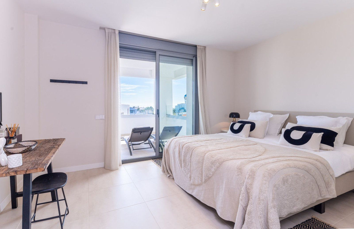 Te koop Middle Floor Apartment Costa Del Sol Estepona € 599.000,-