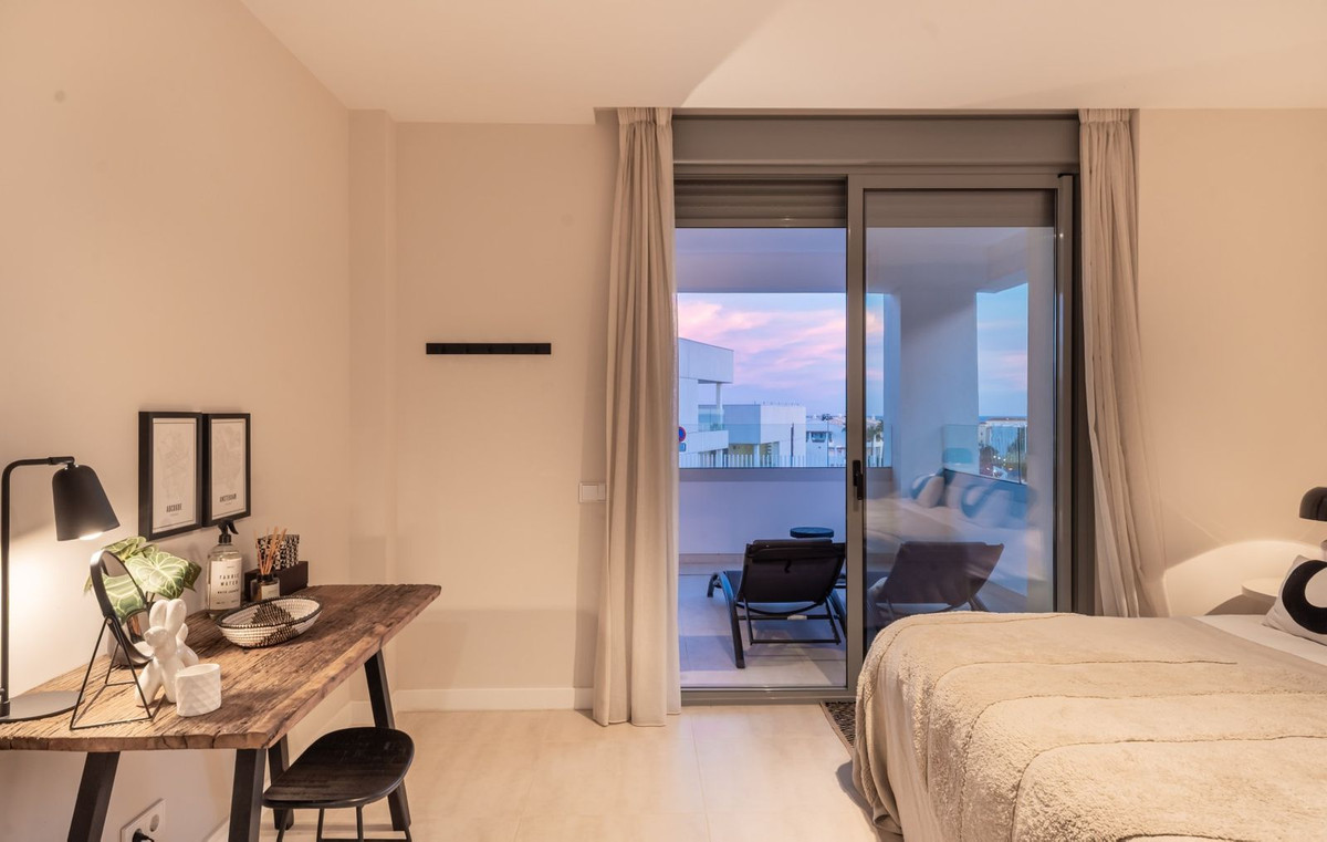 Te koop Middle Floor Apartment Costa Del Sol Estepona € 599.000,-