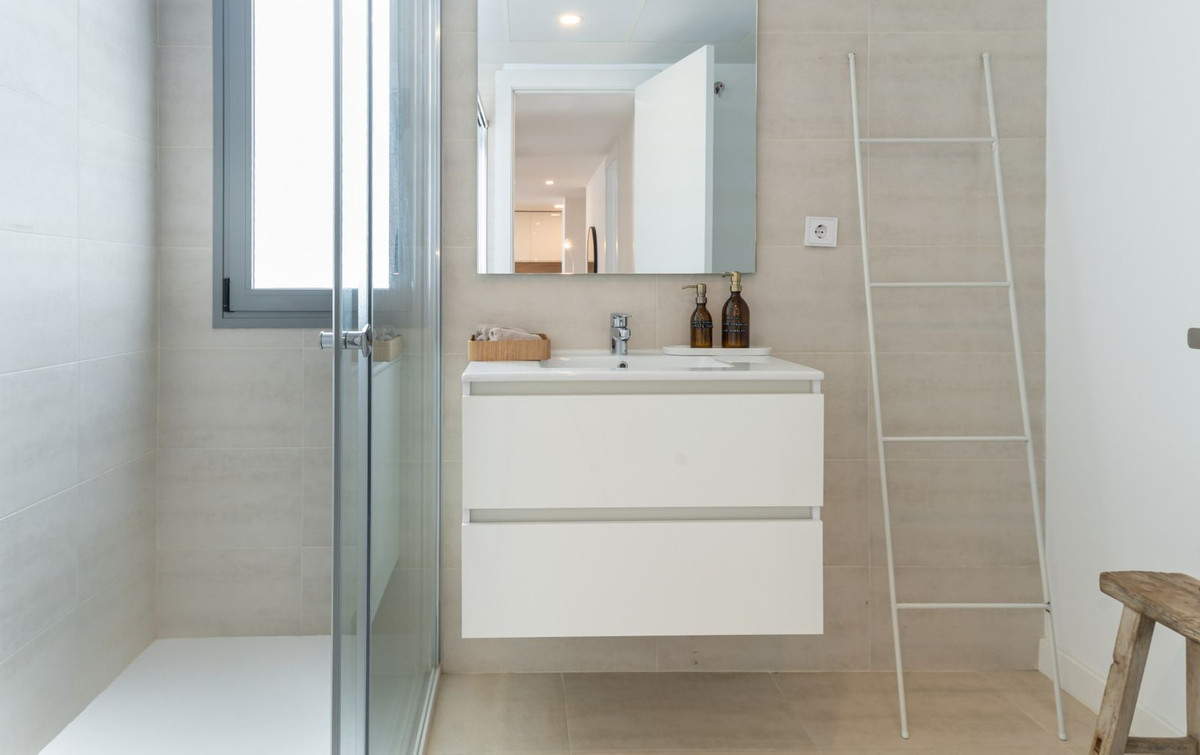 Te koop Middle Floor Apartment Costa Del Sol Estepona € 599.000,-