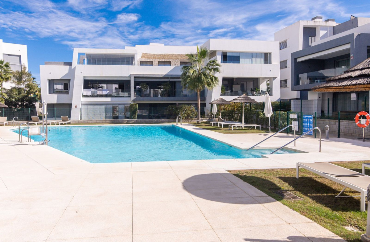 Te koop Middle Floor Apartment Costa Del Sol Estepona € 599.000,-