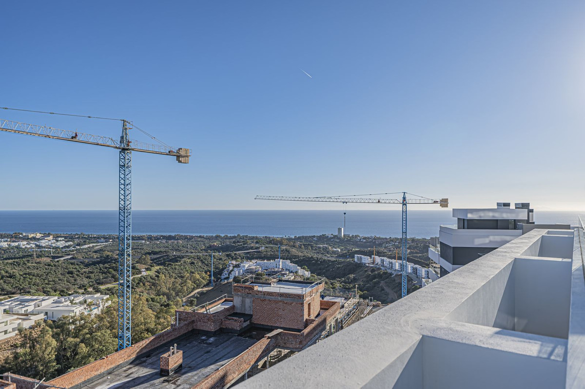 Te koop Middle Floor Apartment Costa Del Sol Altos De Los Monteros € 995.000,-